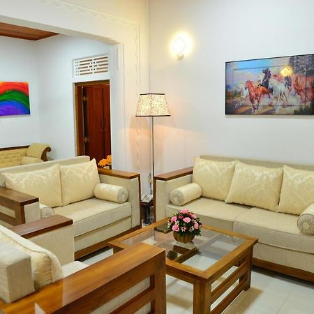 Sunshine Greens Bed & Breakfast ฮิกคาดูวา ภายนอก รูปภาพ