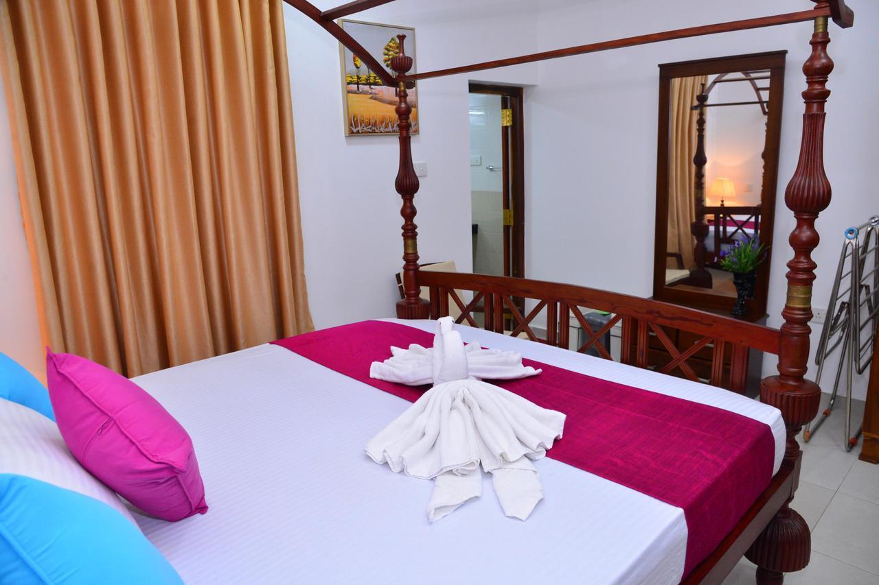 Sunshine Greens Bed & Breakfast ฮิกคาดูวา ภายนอก รูปภาพ