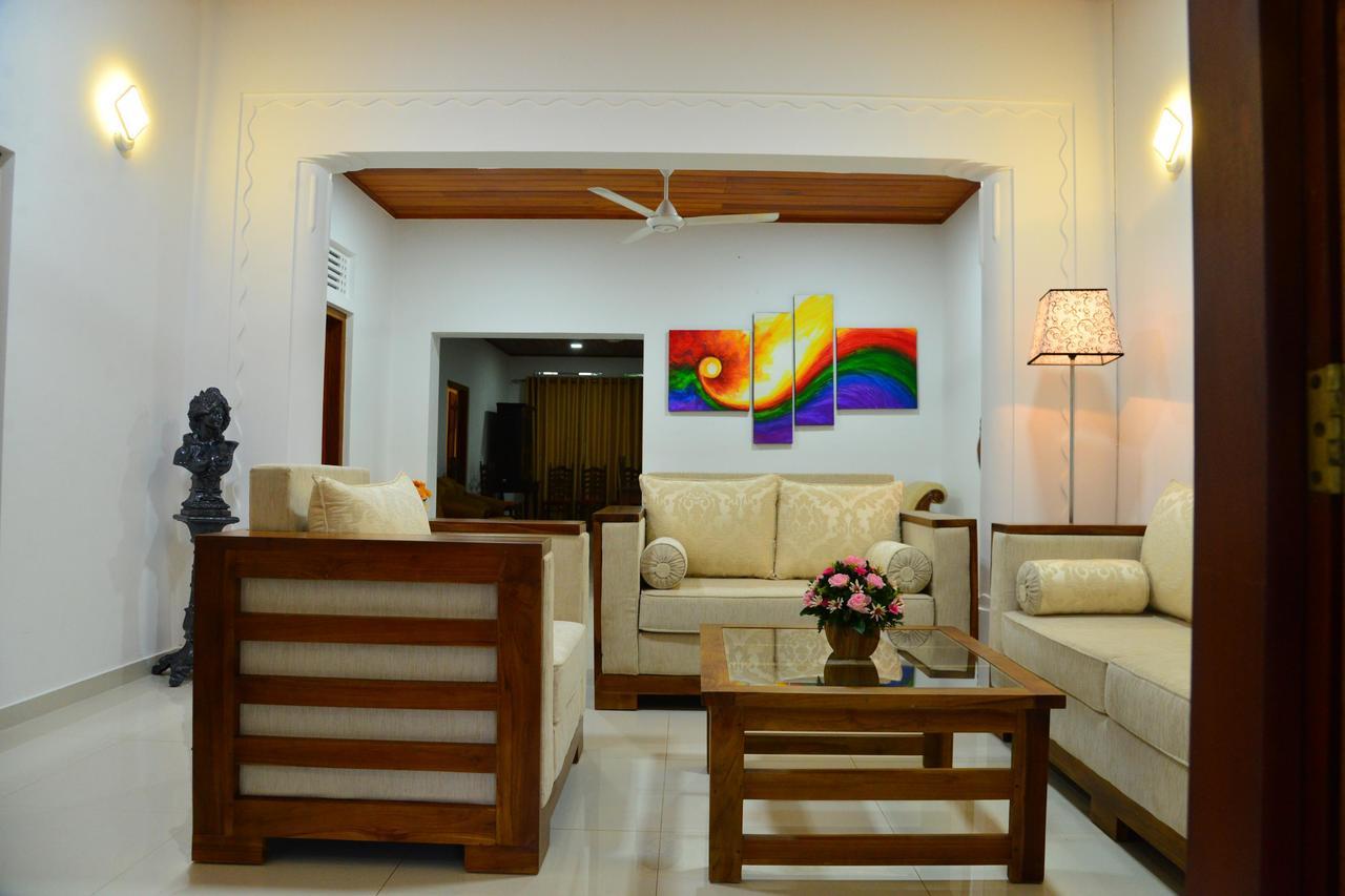 Sunshine Greens Bed & Breakfast ฮิกคาดูวา ภายนอก รูปภาพ