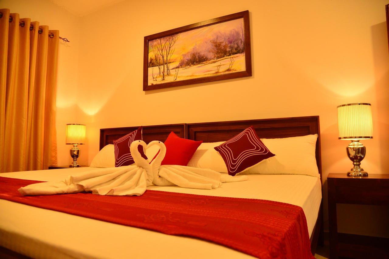 Sunshine Greens Bed & Breakfast ฮิกคาดูวา ภายนอก รูปภาพ