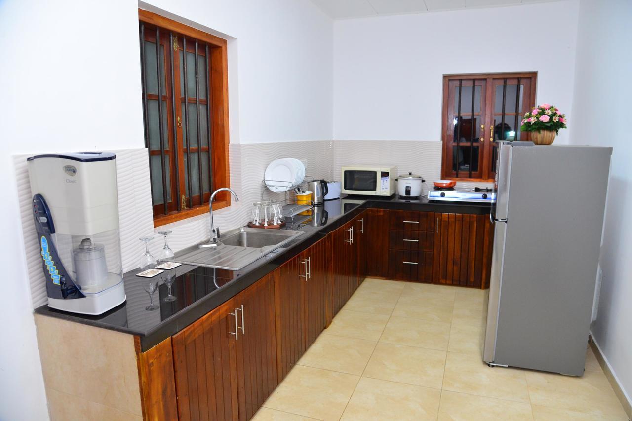 Sunshine Greens Bed & Breakfast ฮิกคาดูวา ภายนอก รูปภาพ