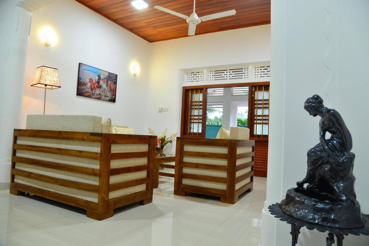 Sunshine Greens Bed & Breakfast ฮิกคาดูวา ภายนอก รูปภาพ