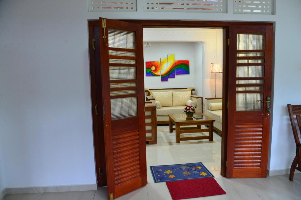 Sunshine Greens Bed & Breakfast ฮิกคาดูวา ภายนอก รูปภาพ