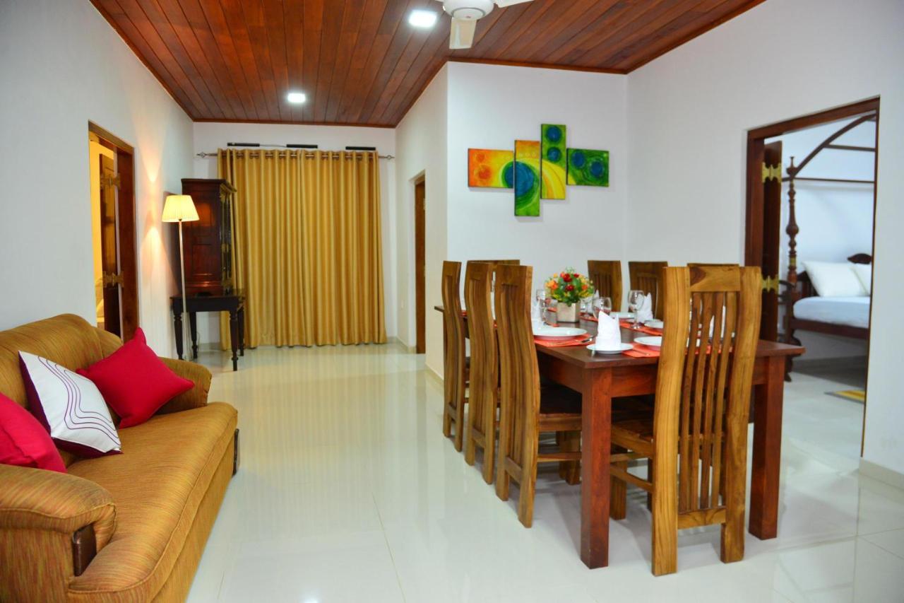 Sunshine Greens Bed & Breakfast ฮิกคาดูวา ภายนอก รูปภาพ