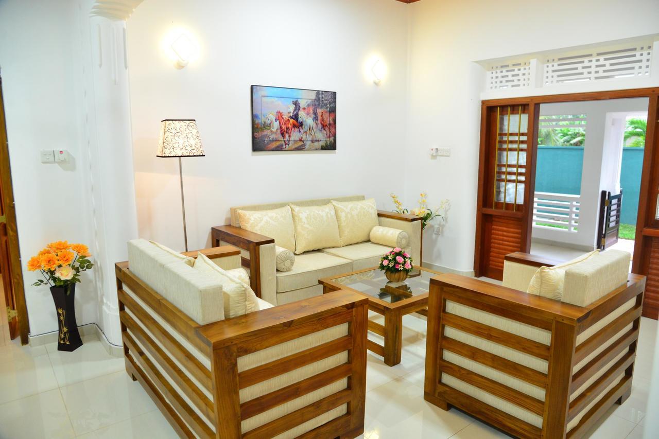 Sunshine Greens Bed & Breakfast ฮิกคาดูวา ภายนอก รูปภาพ