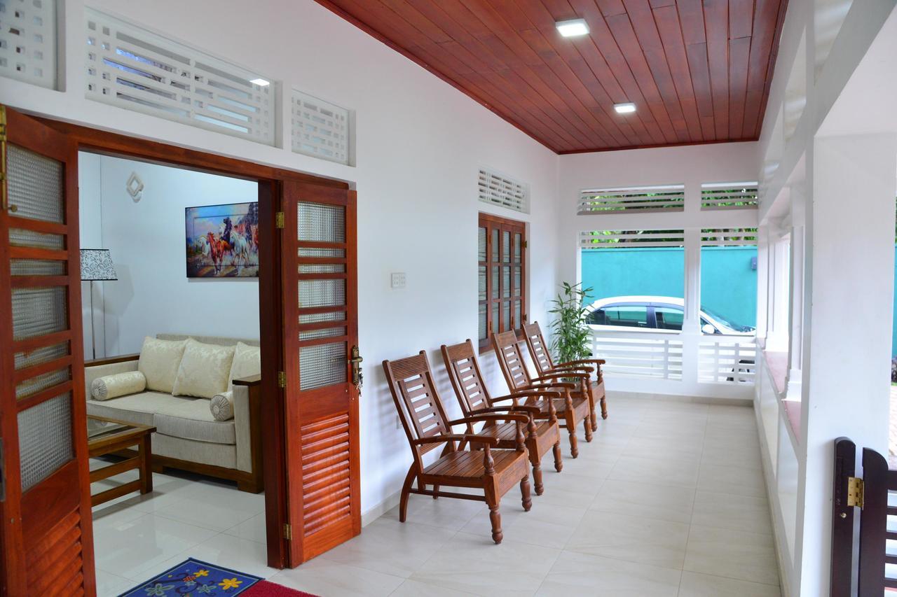 Sunshine Greens Bed & Breakfast ฮิกคาดูวา ภายนอก รูปภาพ