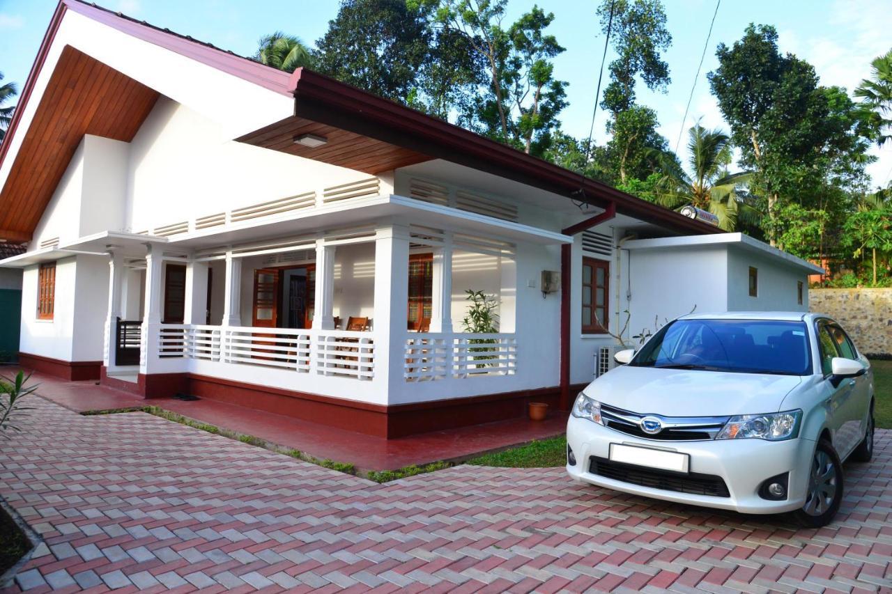 Sunshine Greens Bed & Breakfast ฮิกคาดูวา ภายนอก รูปภาพ