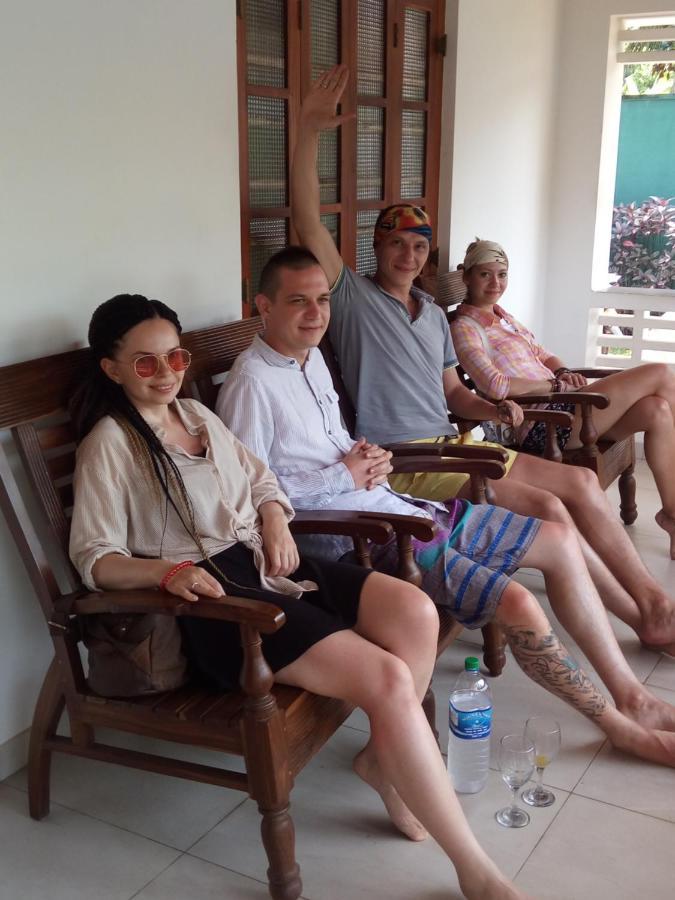 Sunshine Greens Bed & Breakfast ฮิกคาดูวา ภายนอก รูปภาพ